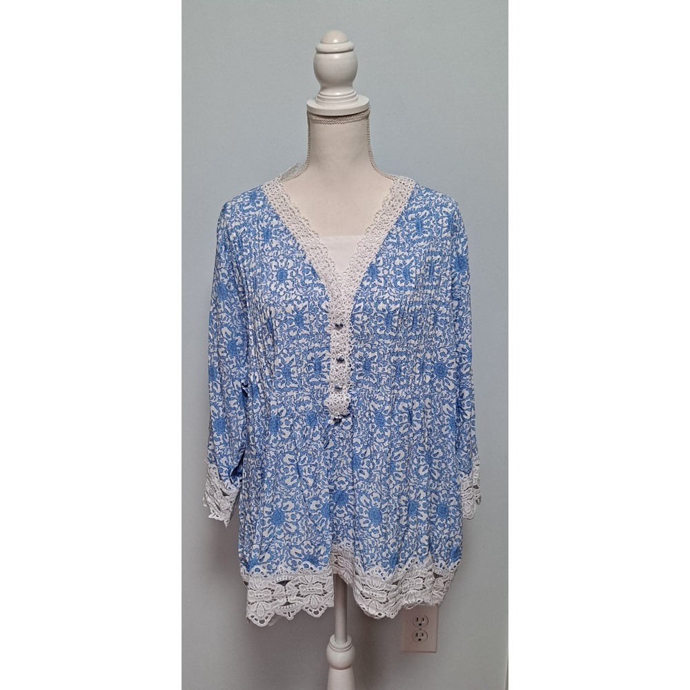 2XL New Chelsea & Theodore Blue&White Floral Medallion Three Quarter Lace Detail